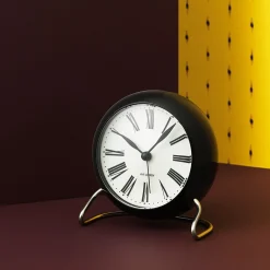 Arne Jacobsen Klokker Og Værstjanor*Clocks Roman Bordur Ø11 cm hvit/sort