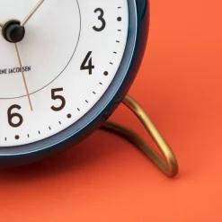 Arne Jacobsen Klokker Og Værstjanor*Clocks Station Bordur Ø11 cm petroleum/hvit
