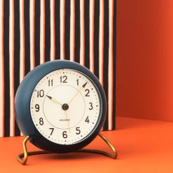 Arne Jacobsen Klokker Og Værstjanor*Clocks Station Bordur Ø11 cm petroleum/hvit