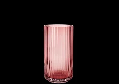 Lyngby Porcelæn Vaser Og Urtepotteskjulere*Lyngby Vase H20.5 burgundy munnblåst glass