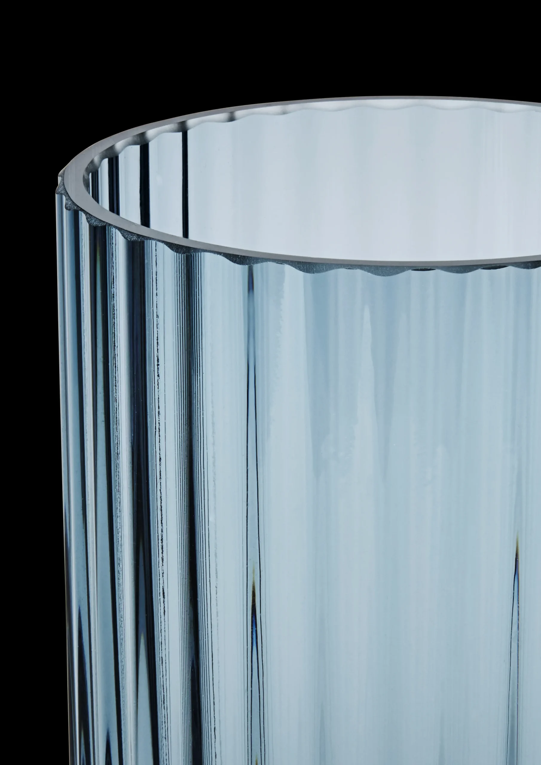 Lyngby Porcelæn Vaser Og Urtepotteskjulere*Lyngby Vase H15.5 blue munnblåst glass